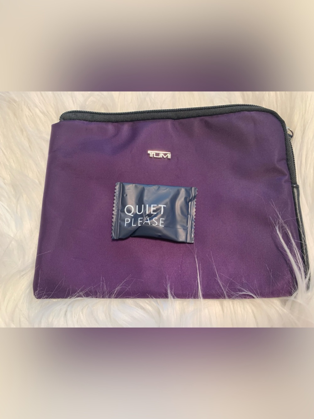TUMI for Delta purple zip close amenity travel pouch LNWOT